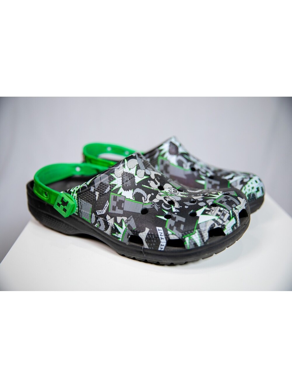 Crocs x Minecraft Classic Clog Black White Mobs Size M8/W10